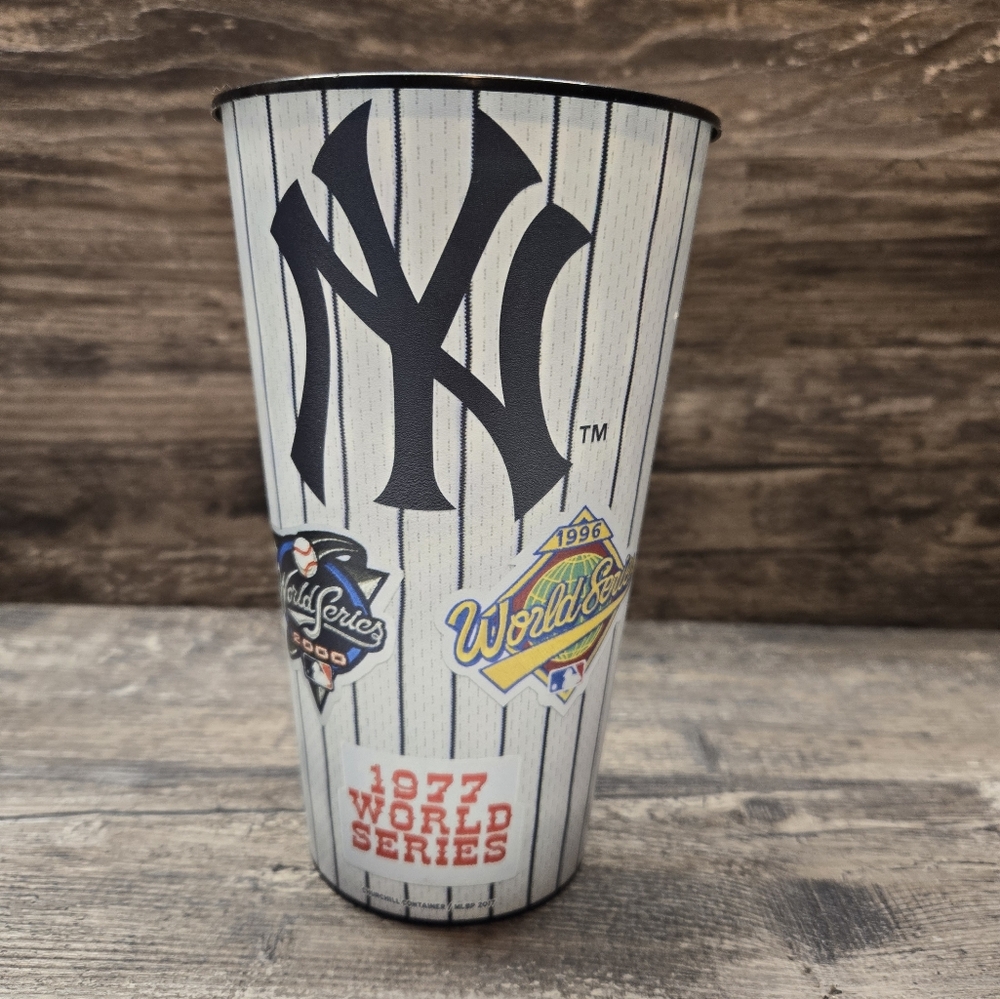 New York Yankees World Series Souvenir Plastic 32 oz Beverage‎ Beer Pop Soda Cup